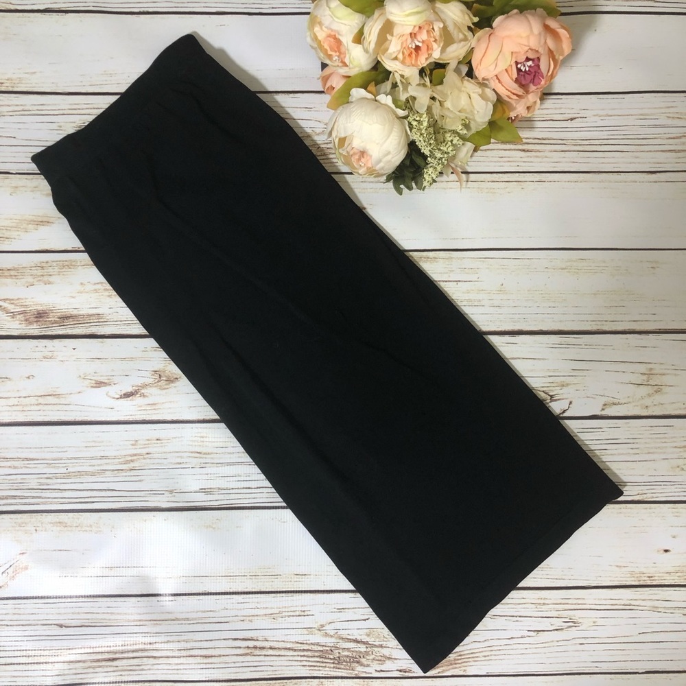 ✨NWT✨LF Strapless Black Body Hugging Slip (OS)